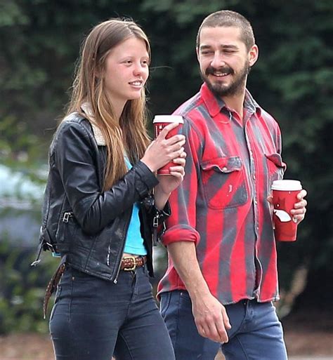 mia goth e marido|A história do casal Shia LaBeouf e Mia Goth:。